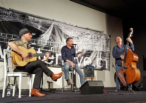 Schmezer — ist der familienname folgender personen: Ueli Schmezer's Matter Live - KUVE.ch