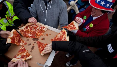 Delivering Moral Support In A Steady Stream Of Pizzas The New York Times
