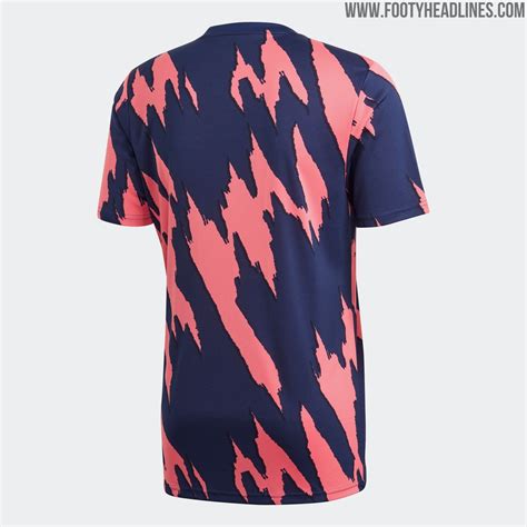 Als echter real madrid fan solltest du dir dieses angebot natürlich nicht entgehen lassen, zumal du die trikots auch noch zu einem guten preis bekommen kannst. Trikot von Adidas Real Madrid 2021 vor dem Spiel ...