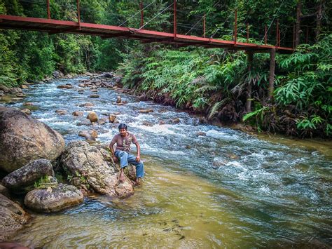 Tapi, anda akan disajikan dengan kepuasan saat melihat air terjun bertingkat itu di depan mata. Budak Letrik: Chilling di Sungai Chilling
