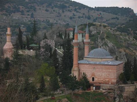 Bu türbeyi sizler için ziyaret ettim. Şeyh Edebalı Türbesi - Orhan Gazi Camii - Ertuğrul Gazi ...