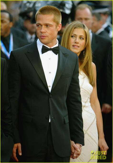 Jennifer Aniston And Brad Pitt Apparently Text Each Other Photo 3868631