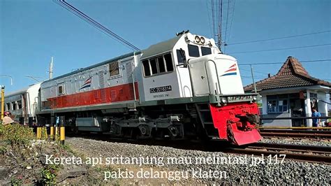 Maybe you would like to learn more about one of these? Kereta api Sritanjung melintas di jpl 117 - YouTube