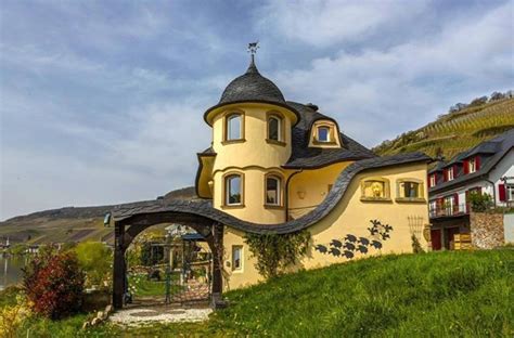 Gambar lucu emang selalu bisa jadi mood booster, apalagi kalau dibagikan di grup wa. Rumah Unik di Zell Jerman ~ Kumpulan Gambar Lucu dan Unik
