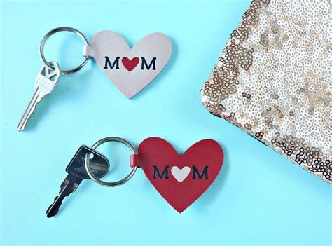 From beauty gifts to gifts for the home & gifts for foodies, she'll adore these gifts for women. Personalized Gifts for Her with the Cricut | Mom keychain ...