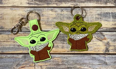 You will love this baby yoda outfit crochet pattern and there's a reason it's been a best seller. Standing Baby Jedi Master, Keyfobs, Embroidery Design ...
