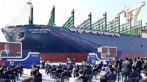 World's largest container ship hmm algeciras leaving port of hamburg on june 13, 2020 after it's maiden call. Gerardo Landaluce califica el 'HMM Algeciras' como el ...