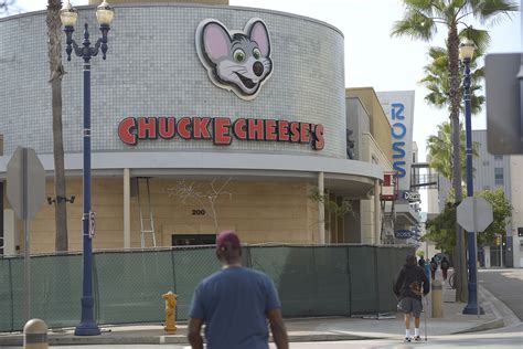 Chuck E Cheese Owner Is Latest Major Retailer Allowed To Suspend Rent