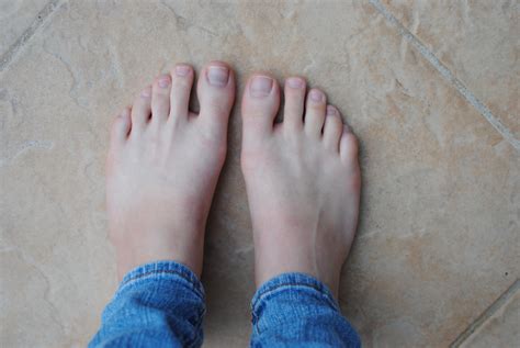 Wallpaper Lights Barefoot Camera Blue Pants Triangle Feet Toes