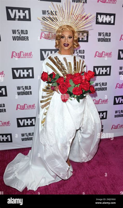 Shuga Cain Arrives At The Red Carpet For Rupauls Drag Race Season 11