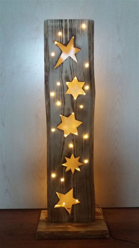 Auch wenn man bei der dekoration zu weihnachten auf sterne aus papier oder aus stroh, weihnachtssterne aus holz und aus perlen, stoff, ton, pappmaschee. Liebevoll handgefertigtes Holzbrett (aus heimischen ...