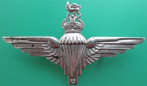 A Kings Crown Voided Crown Parachute Regt Cap Badge In Special Forces