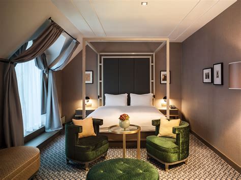 In der englischen kleinstadt axminster wurden mitte des 18. A classical Axminster carpet design for the guestrooms ...