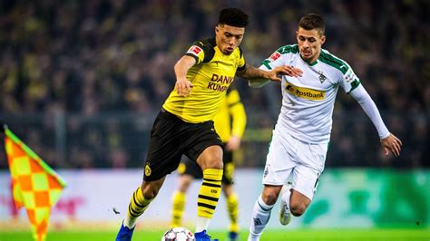 Coach dieter hecking kon er niet mee lachen en haalde 5 minuten voor de rust thorgan hazard eraf. Borussia Dortmund sign Gladbach's Thorgan Hazard in five ...