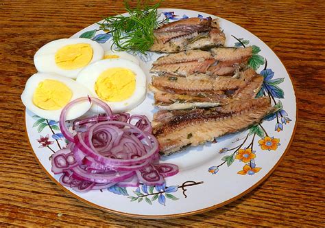 how to make sardines and egg sandwich