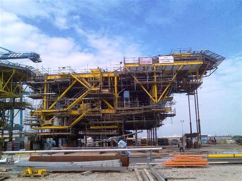 • helper • fitter • foremen • supervisor • welder • inspector • rigger • blaster • painter • electrician • semiskill untuk memohon. Industrial Training: Kencana HL Fabrication Yard, Port Lum ...