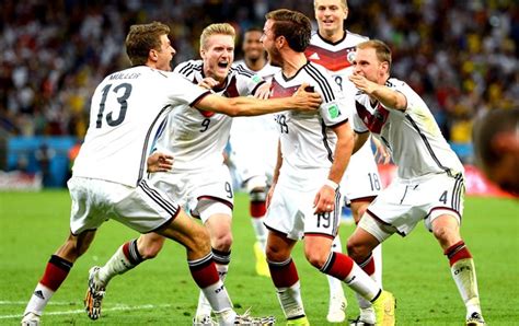 Antes de alemanha x hungria nesta quarta, anistia internacional vai distribuir 11 mil bandeiras nas cores que representam o movimento lgbtq+; Além do 7 a 1: relembre 11 jogos marcantes da Copa de 2014