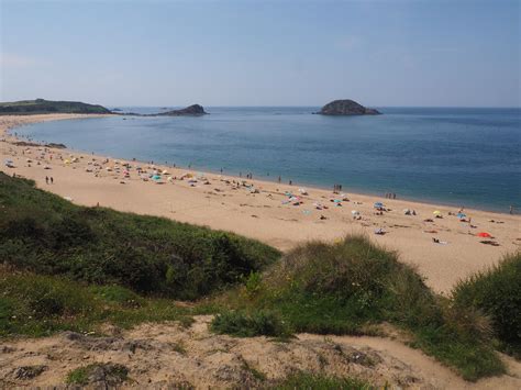 Quelles sont les plages réservées aux naturistes en Bretagne Le