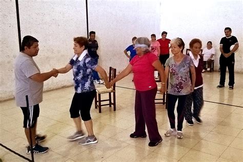 Juego recreativo para adulto mayor : Actividades del centro recreativo para los adultos mayores