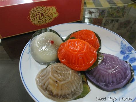 We put unique and meaningful products into the hands of people who care. Sweet Day's Lifebook: Little One's New Love- Ang Ku Kueh
