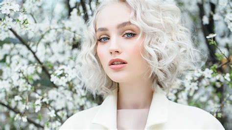 You silver foxes out there may want to look for a stronger shade or tone of pink. How to Get White Blonde Hair - L'Oréal Paris