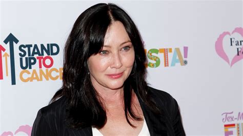 Shannen Doherty S Cancer Has Spread To Her Brain She Shares A Video Of Her Radiation