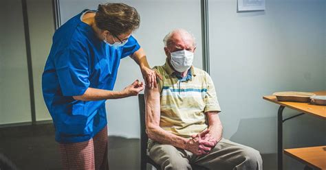 Word vrijwilliger in het vaccinatiecentrum van tienen of landen! Intussen meer dan 80.000 Gentenaars gevaccineerd: zo goed ...