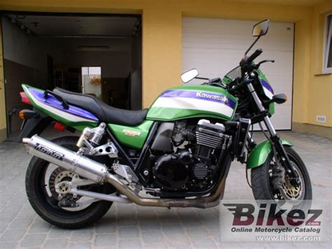 The zrx1100 and the later zrx1200 were styled like 1980s muscle bikes, which were large bikes with large engines. Kawasaki ZRX 1100