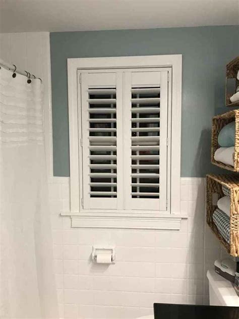 Bathroom Window Coverings Using Blind