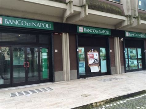 Versamenti, prelievi, emissione di assegni circolari e prenotazione di valuta estera in qualsiasi filiale del gruppo intesa sanpaolo; Colpo con esplosione nella notte al Banco di Napoli in via ...