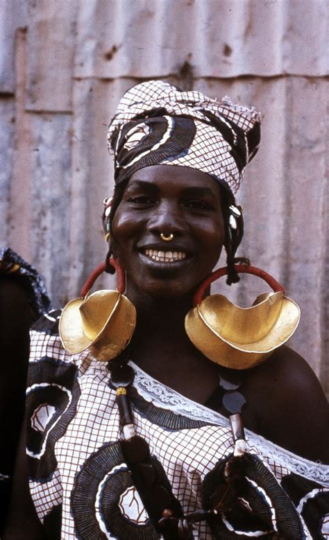 Fulani Aka Peul Or Fula Woman Wearing Kwotenye Kange Aka Four Lobed