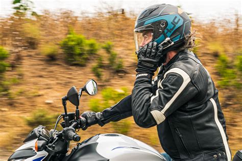New and closeout gear from your favorite brands. Cardo Packtalk Bold Review: Connects 15 Riders, 13 Hours of Talk Time