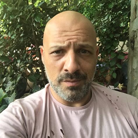Δες φωτό τους 20 χρόνια πριν και θα πάθεις πλάκα! Νίκος Μουτσινάς: η επική φάρσα που τον έφερε σε αμηχανία ...