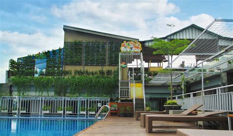 Kolam renang ini juga memiliki kolam renang berikutnya yang sayang untuk dilewatkan begitu saja adalah kolam renang di jatiluhur water world. 8 Kolam Renang Hotel di Bandung yang Bisa untuk Umum