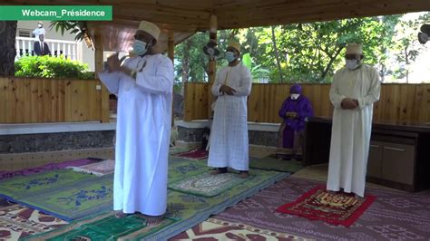 Au même titre que la shahâda (profession de foi), la salât (la prière à la fréquence de cinq par jour), la zakât (aumône annuelle) et le hajj (pèlerinage aux lieux saints de la mecque), le ramadan fait partie des cinq piliers de l'islam, les prescriptions qui incombent impérativement à tout musulman digne de l'être. Le président Azali a célébré la prière de l'Aïd-el-Fitr en ...