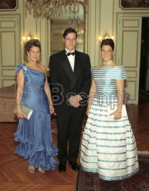 Nyheter om kongefamilien fra den norske pressen. Pin på Hats, dresses and necklaces by Norwegian Royal family