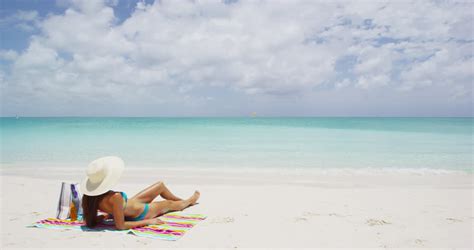 Video De Stock De Beach Woman Sun Tanning On Summer 26418659 Shutterstock