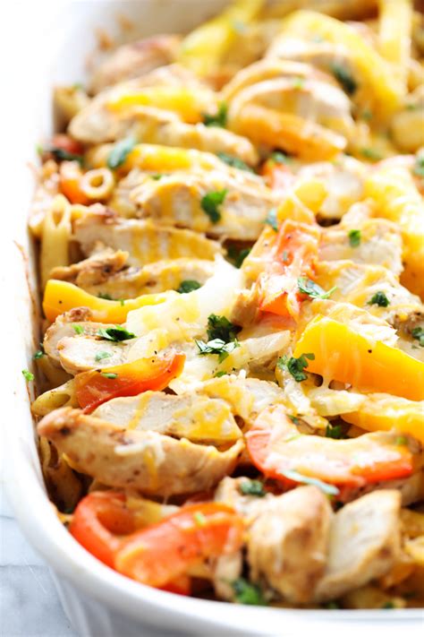 It's the perfect mexican dinner casserole for feeding a hungry crowd or the family. Chicken Fajita Pasta Casserole - Chef in Training