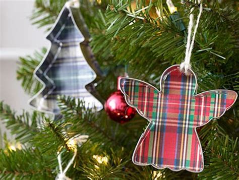Come, explore with us the great variety of christmas decor themes and ideas that will help you rediscover the joy. 20 DIY Christmas Decorations made from Recycled Materials