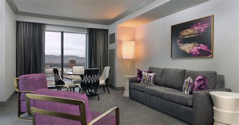 las vegas luxury hotel  bedroom city suite  cosmopolitan