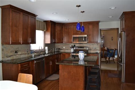 Kitchen backsplash and countertop combos. Nice color combinations of Uba Tuba countertops, dark ...