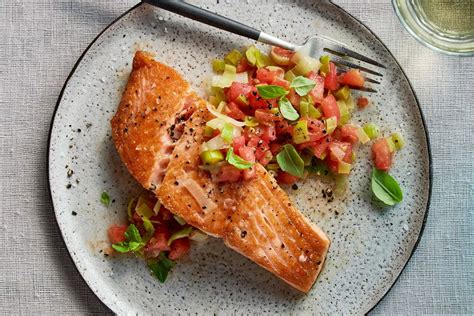 Menjelang bulan puasa, bagaimana jika anda menyiapkan tubuh dengan pola makan yang lebih sehat? 6 Tips Diet Saat Puasa, Cobain Deh! | GoDaily