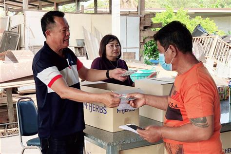 ชลบุรีติดโควิดสะสมใกล้ 400 คนแล้ว เปิด 43 สถานที่เสี่ยงแพร่เชื้อ ตั้งแต่ 21 ธ.ค. Photo Gallery หมอแสงเดินหน้าแจก M HERBS พร้อมร่วม สธ. ...