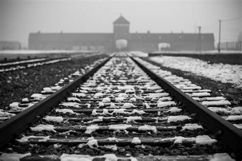 A Heartwarming Story of Two Unsung Heroes from the Holocaust - Thrive