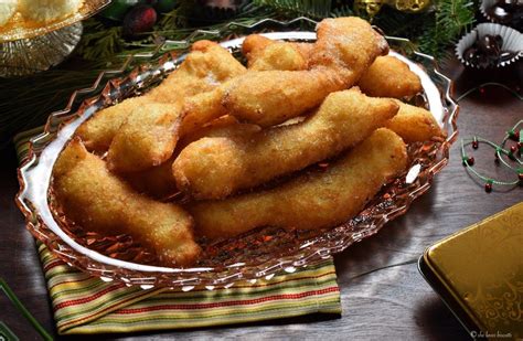 Christmas baccala with potatoes and olives: Traditional Molisani Christmas Eve Fritters | Italian donuts, Fritters, Italian recipes dessert