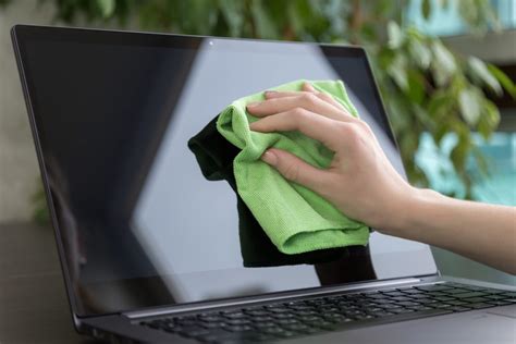 How To Clean Your Computer Screen F