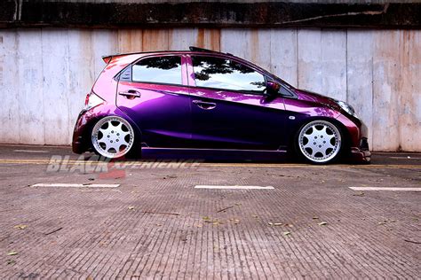 Modifikasi Honda Brio S: Kecintaannya dengan Kendaraan Elegan