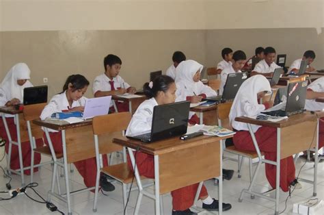 Jika students jaman now saya lontarkan sebuah pertanyaan seperti ini, saya punya dua voucher. Perkembangan Pendidikan Indonesia dari Zaman Dulu Sampai ...