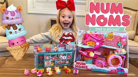 Everleigh Opens Tons Of Surprise Num Noms They Smell Amazing