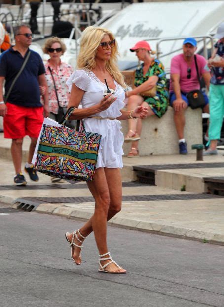 Victoria Silvstedt Spotted While Eating Ice Cream In Saint Tropez Victoria Silvstedt Picture